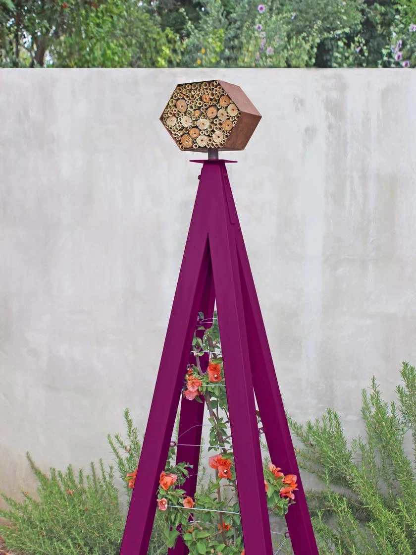 Bee Bungalow + Akoris Garden Tuteur Sr. - Image 7